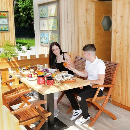 Dobova Honey Paradise Glamping Resort מראה חיצוני תמונה