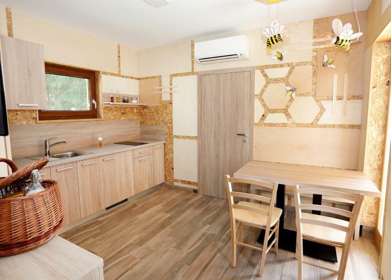 Dobova Honey Paradise Glamping Resort מראה חיצוני תמונה